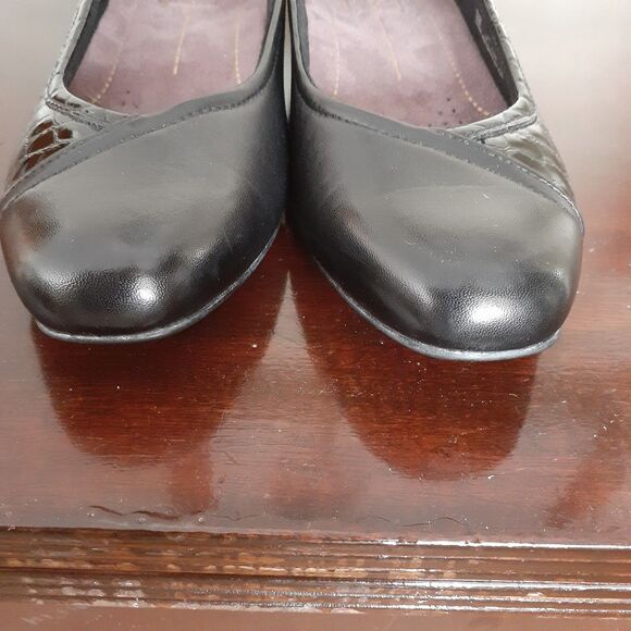 Clarks Shoes Black Leather Low Heel Slip-On Comfort Shoes 8 W Wide 83060 Career - Picture 5 of 12